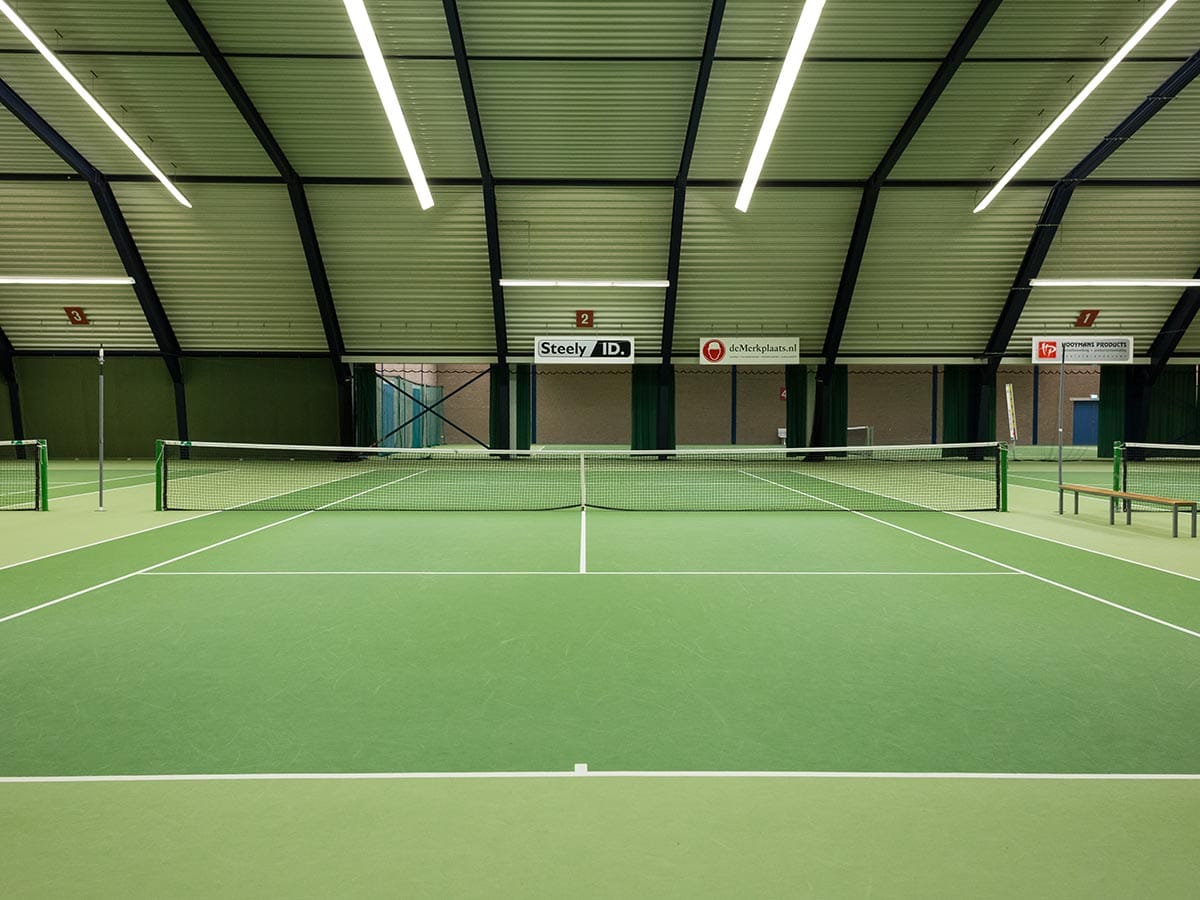 Tennishal - tennisbaan - De Tweesprong voor tennis & squash Tennishal - tennisbaan - De Tweesprong voor tennis & squash